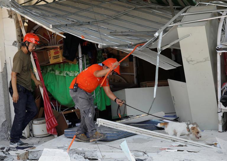Rescuers race to find survivors after Philippine quake
