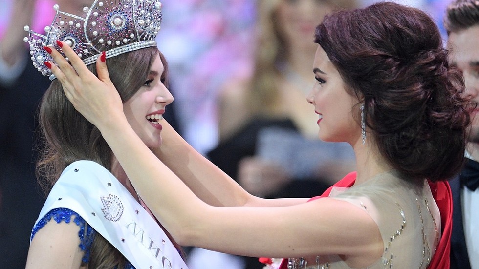Young painter Alina Sanko crowned Miss Russia