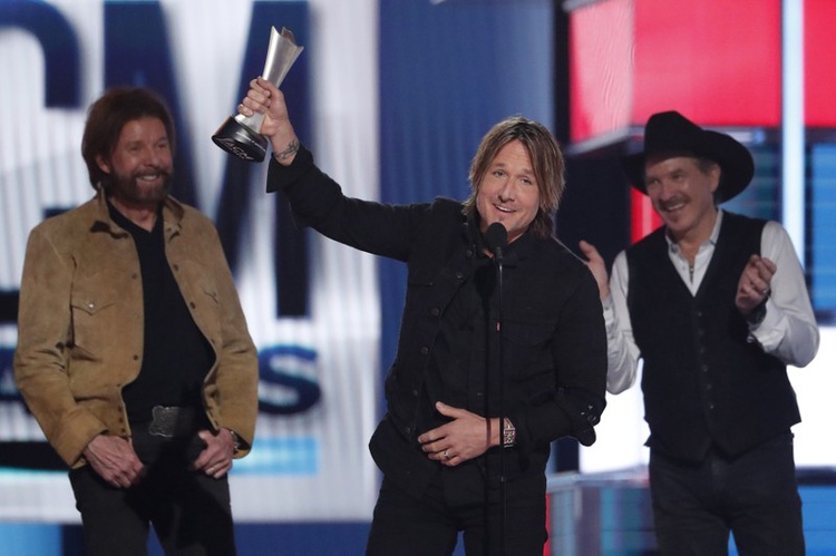 Country stars shine in Vegas Academy of Country Music awards