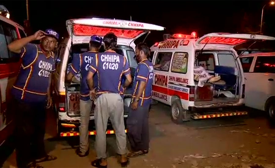 Cop among two shot dead in Karachi's Defence area
