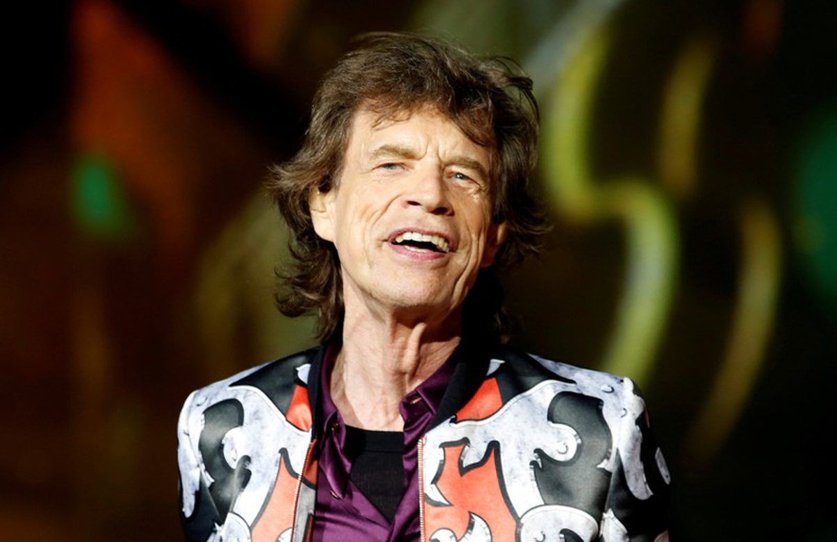 Singer Mick Jagger says he is on the mend after heart surgery