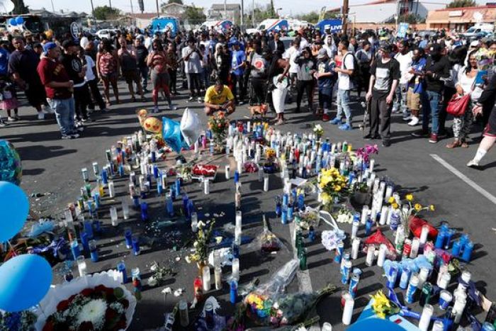 Mourners injured in stampede at vigil for slain rapper