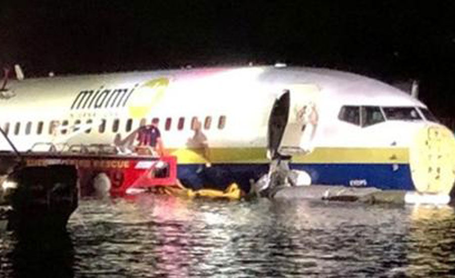 Boeing 737 slides into Florida river with 136 on board, no fatalities