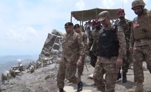 COAS, Qamar Bajwa, visits, troops, forward posts, Pak-Afghan border