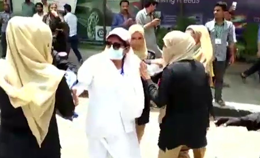 Police arrest protesting nurses after baton charge in Karachi