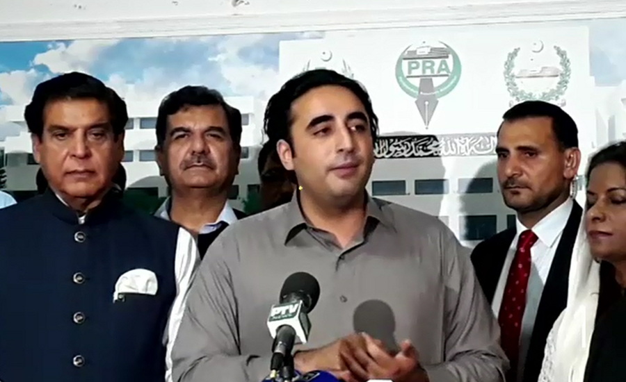 Bilawal Bhutto threatens to come on roads if budget approved
