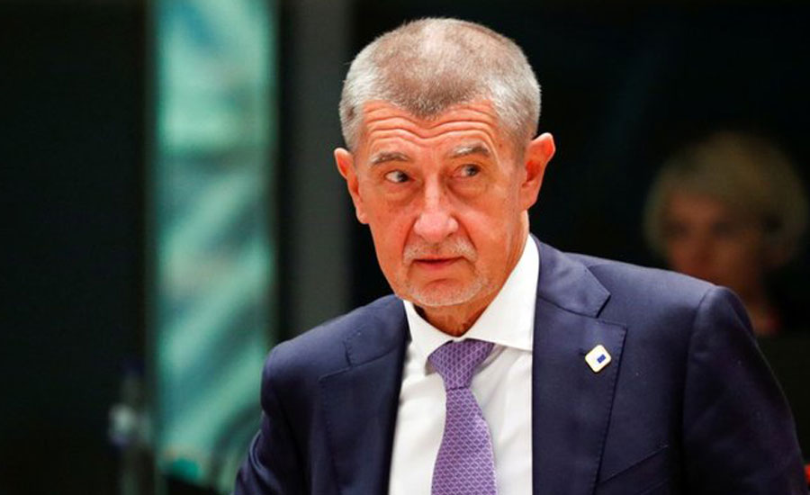 Czech government survives no-confidence vote