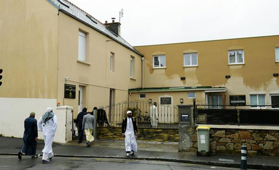Shooting at French mosque injures famous imam in Brest