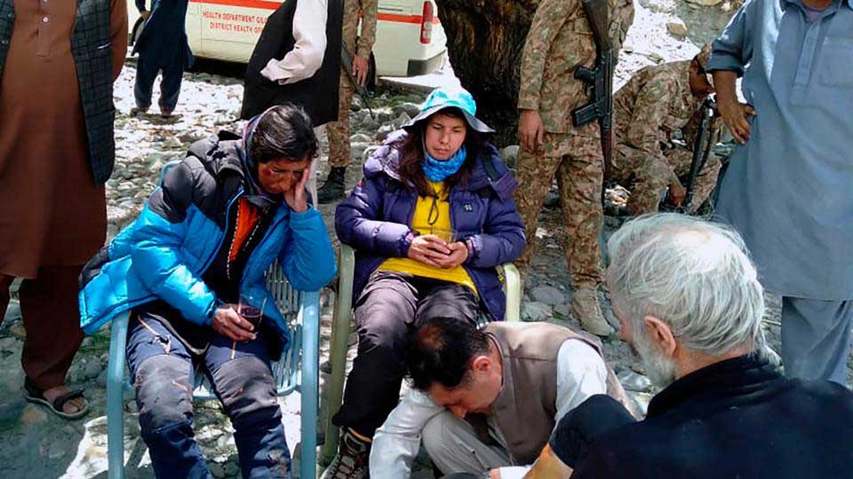 Army rescues stranded mountaineers in Ishkoman Valley