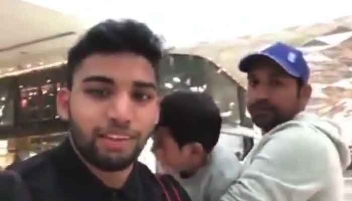 Man apologises from Sarfaraz Ahmed for offensive comments