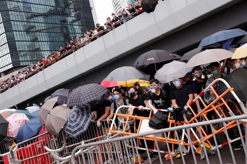 Thousands of protesters paralyse Hong Kong's financial hub over extradition bill