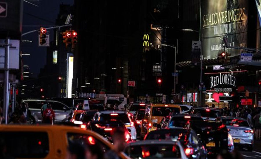 New York power outage: Manhattan plunges into darkness
