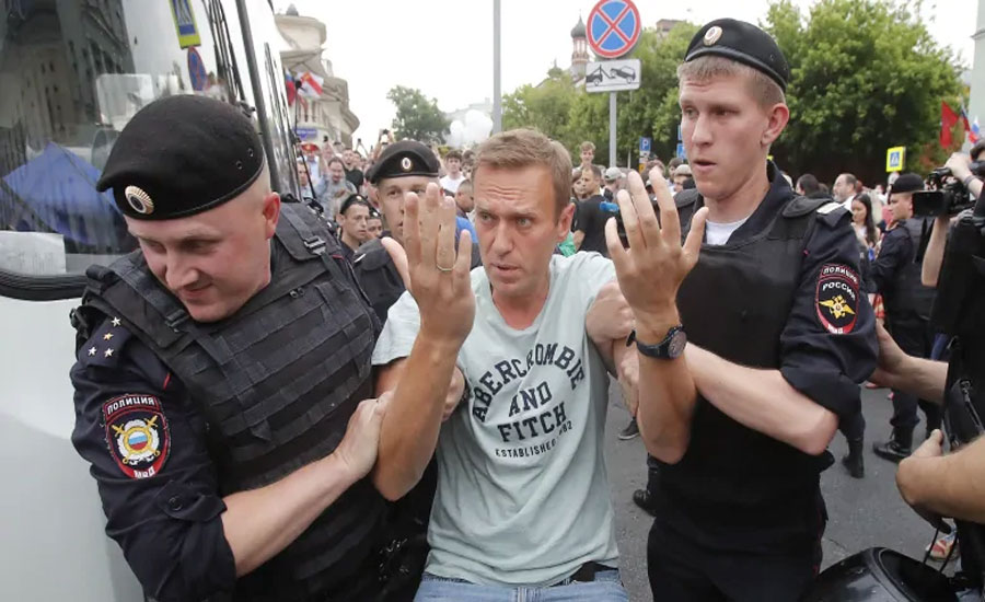 Moscow: Police detain opposition activists before fresh protest