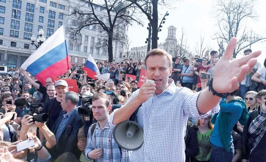 Kremlin critic Navalny returned to jail despite poisoning fears