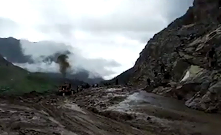 Hundreds’ tourists stuck as Kaghan Road blocked from several hours