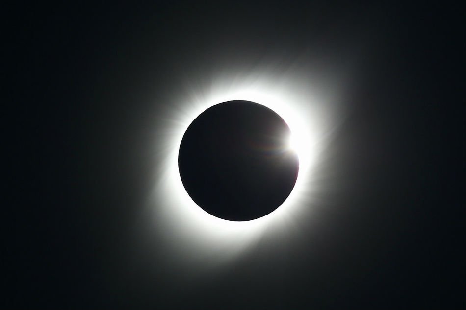 Solar eclipse plunges Chile into darkness