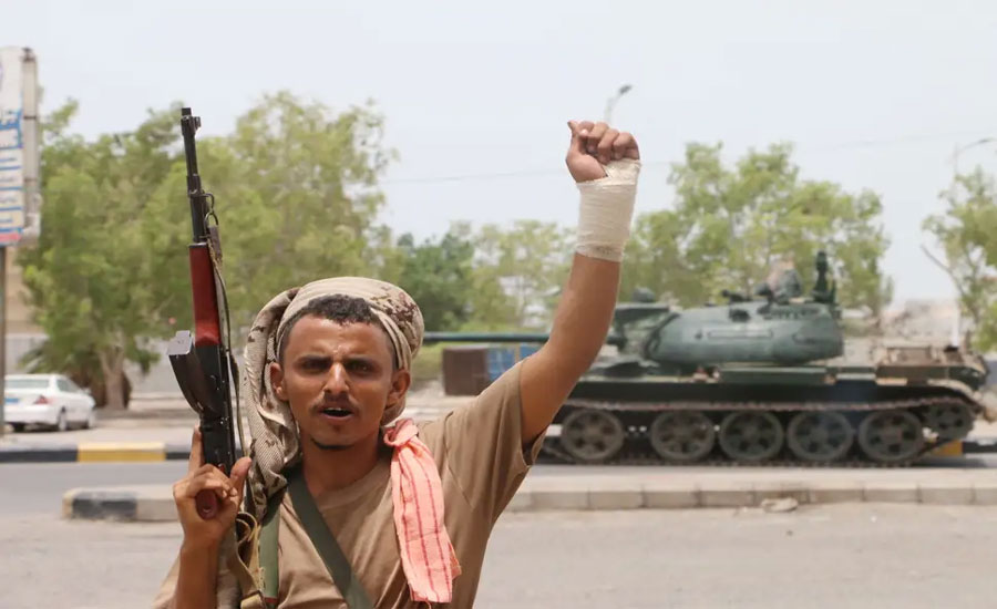 Yemen conflict: Separatists seize military camps, palace in Aden