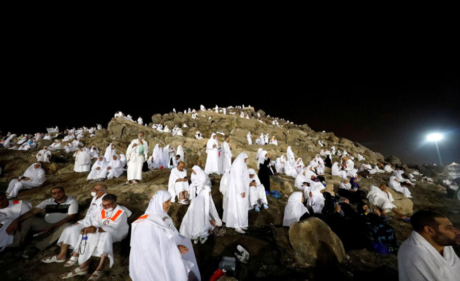 Nearly 2.5m Muslims gather in Muzdalifa to prepare for final stages of Hajj