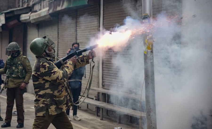 6 martyred, 100 injured as curfew in Occupied Kashmir enters fourth day