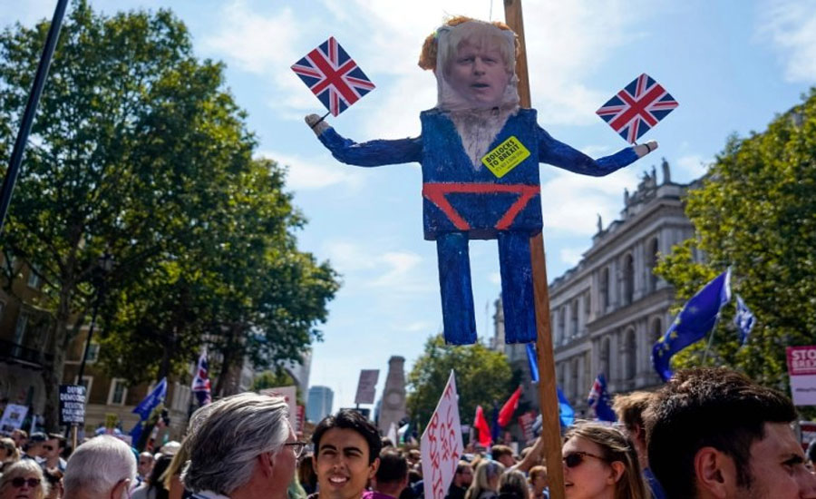 Thousands protest PM Johnson's move to suspend parliament
