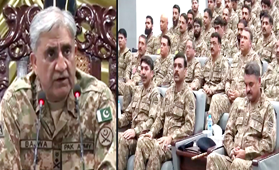 COAS General Qamar Bajwa visits formations of Strike Corps