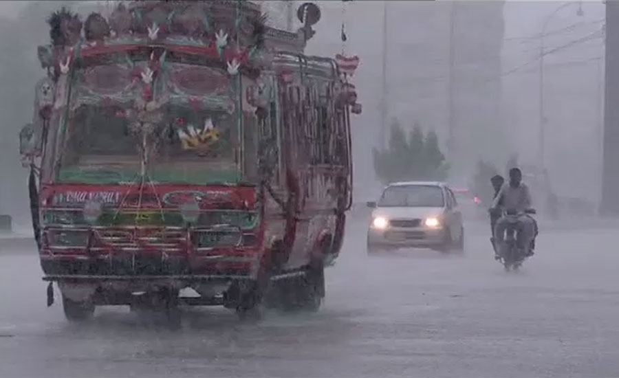 Heavy rain lashes Karachi, adjoining areas