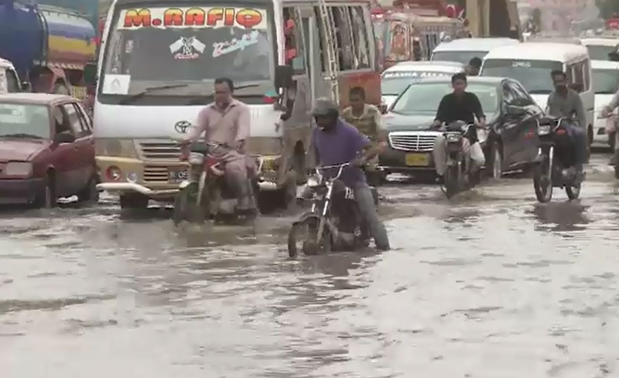 Rain inundates roads, brings traffic to a standstill in Karachi