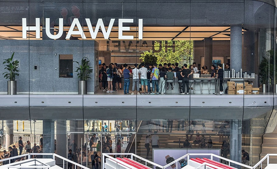 Russia rolls out the red carpet for Huawei that is banned in US