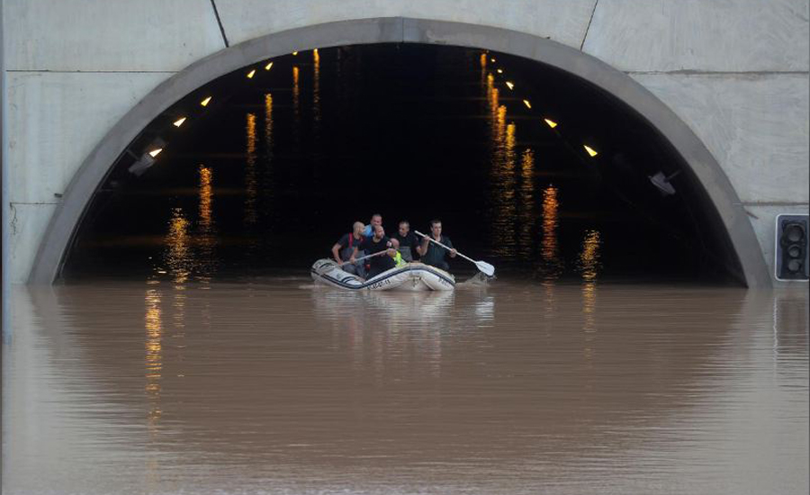 Six people killed, thousands evacuated as floods hit southeast Spain