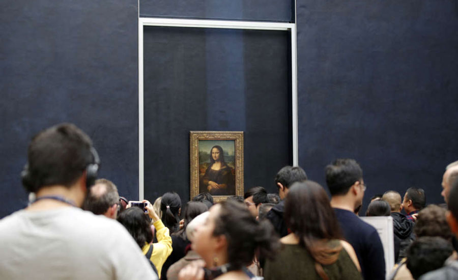 Mona Lisa's smile a touch clearer through Louvre's new protective glass