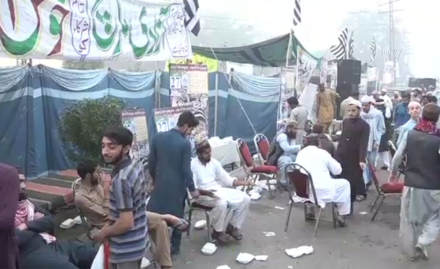Azadi March participants stay night in Lahore, PML-N welcomes caravans