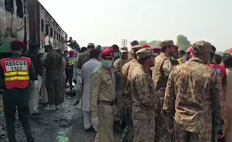 Pakistan Army assists civil administration in rescue operation of train incident