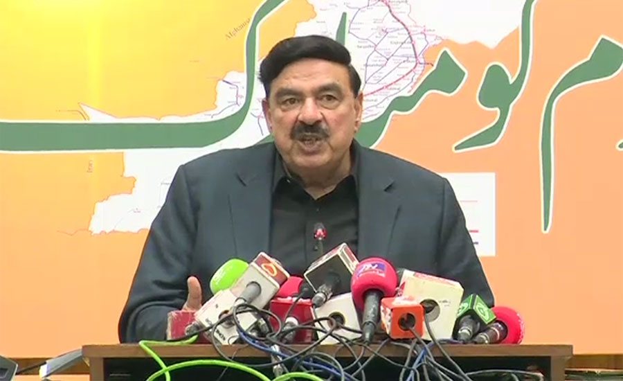 Sheikh Rasheed says there is a well before Maulana and a ditch behind him