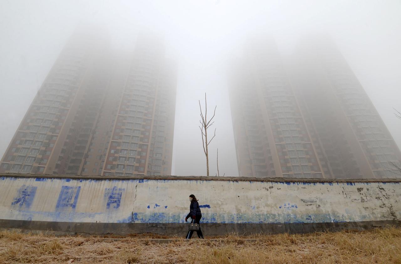 China's Hebei issues orange smog alert effective Nov. 1