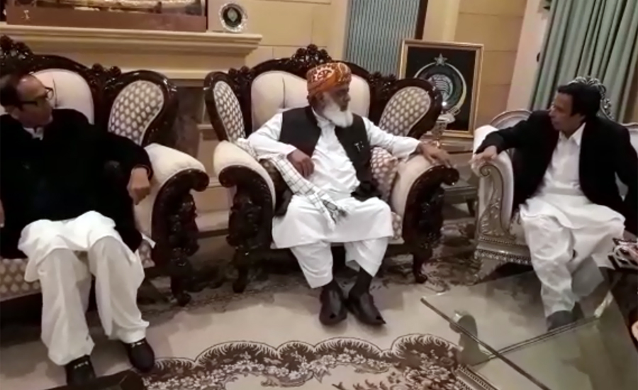 Ch Shujaat, Pervaiz Elahi discuss Azadi March with Maulana Fazlur Rehman