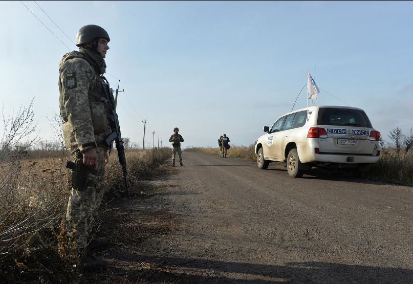 Ukraine, separatists begin planned troop withdrawal in eastern region