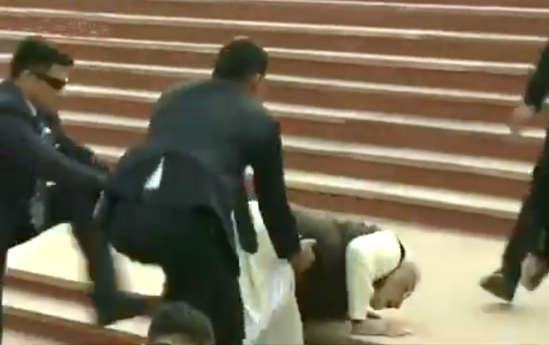 Indian PM Modi falls down on stairs at Ganga Ghat