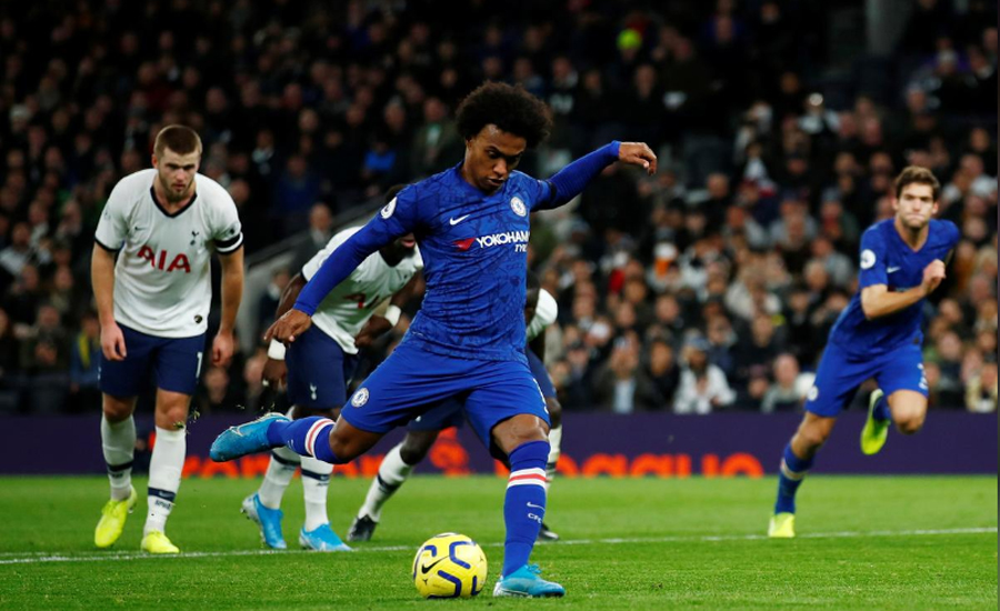 Chelsea outplay Tottenham with Willian double