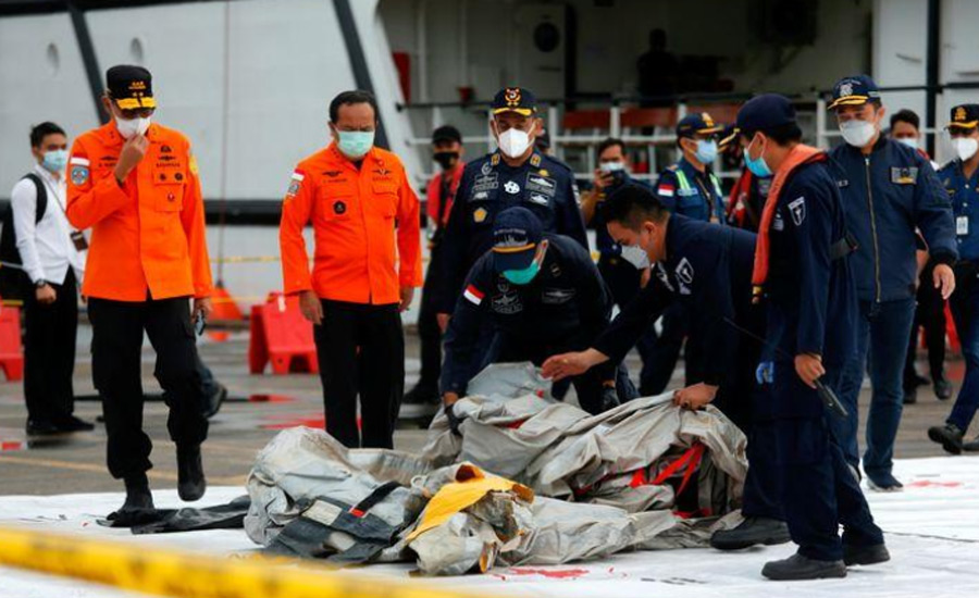 Indonesia rescue teams scour sea for crashed plane amid poor weather