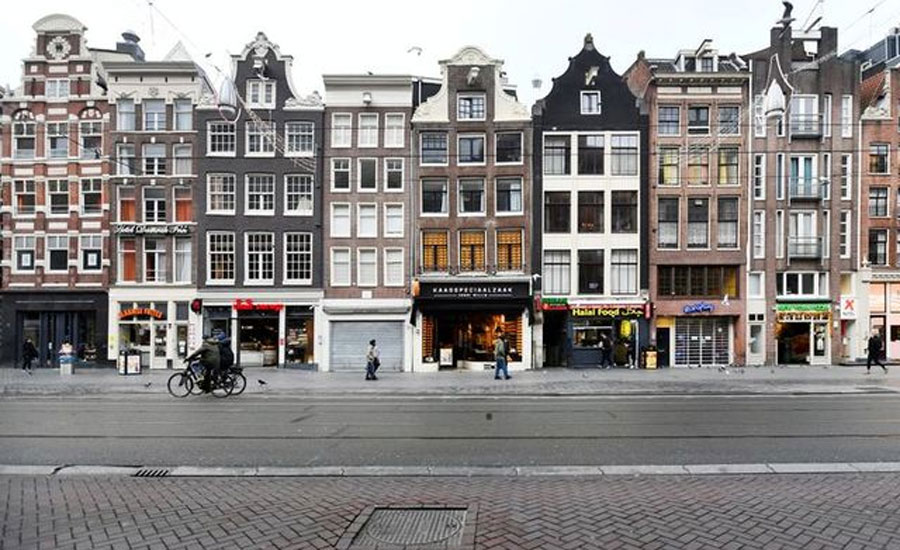 Thousands protest in Amsterdam against Dutch coronavirus lockdown