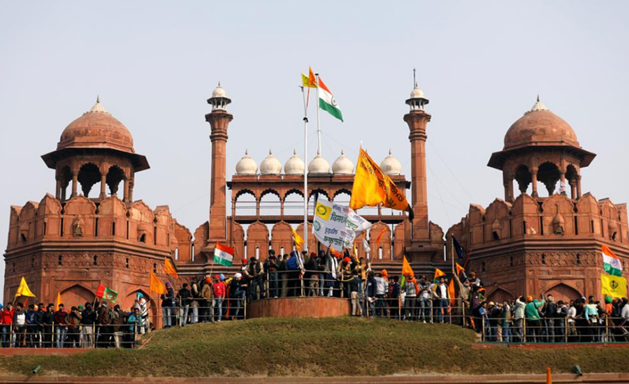 Indian farmers battle police, hoist Khalistan flags at Red Fort
