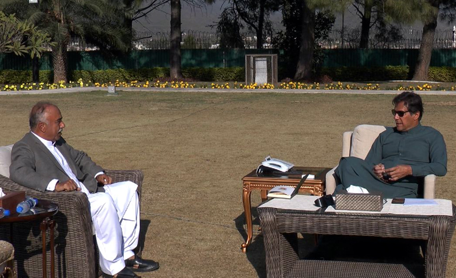KPK Governor Shah Farman apprises PM Imran Khan of reforms in varsities' admin affairs