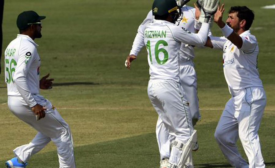 Spinners consolidate Pakistan position against South Africa in first Test