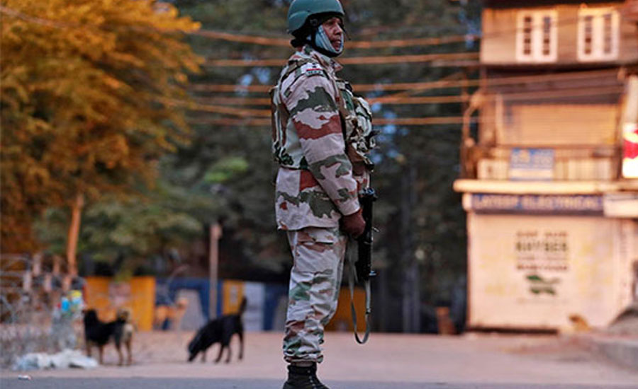 Indian troops arrest over half a dozen youth in IIOJK