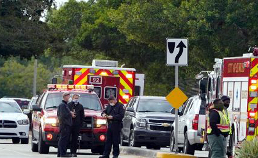 Two FBI agents killed, three wounded in early morning raid in Florida
