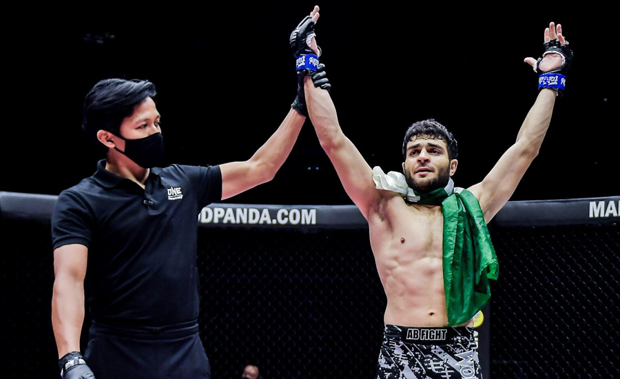 Pakistan’s Mixed Martial Art fighter Ahmed Mujtaba outclasses Indian Rahul Raju