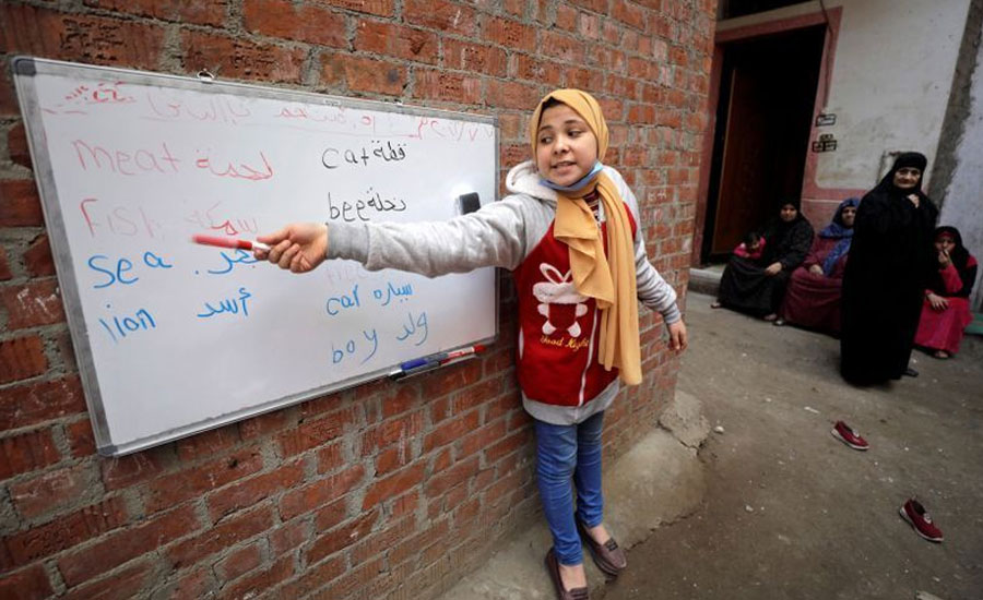 Egyptian 12-year-old teaches neighbours during school closure