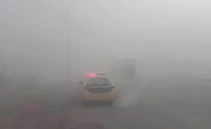 Dense fog again engulfs various parts of Punjab including Lahore