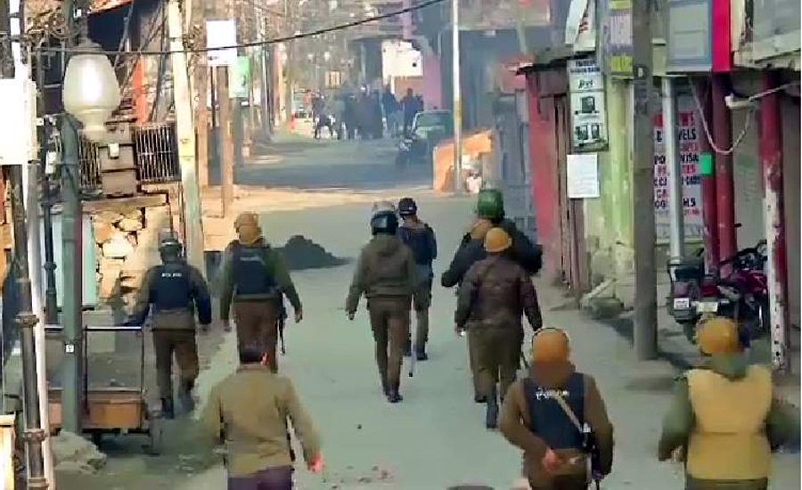 Indian troops martyr two Kashmiris in fake operation