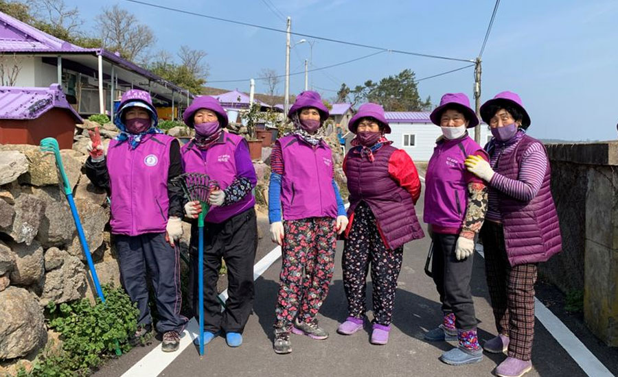 Drenched in purple, South Korean islands draw tourists